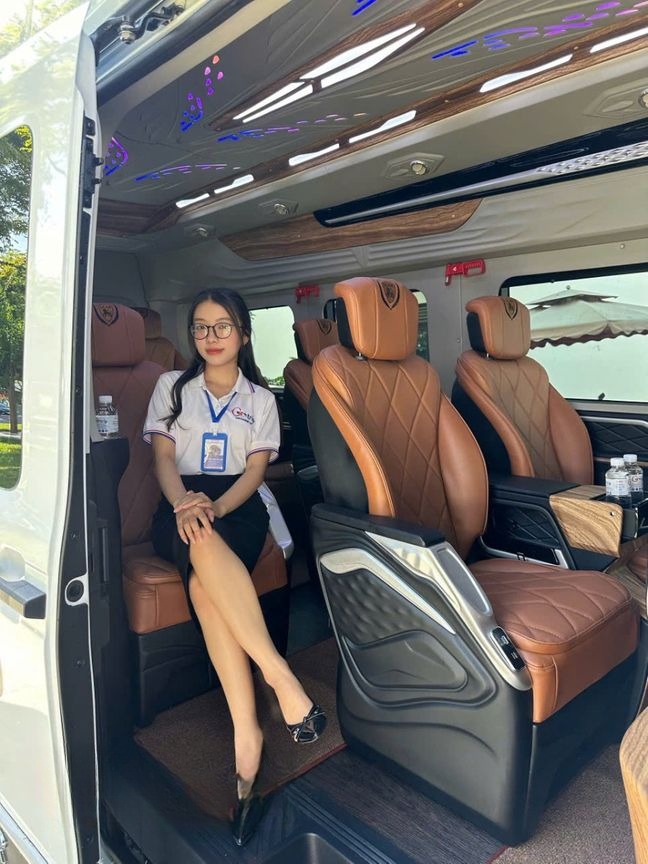 Xe GoroTrip Limousine VIP Nội thất Limousine 12 Dcar 