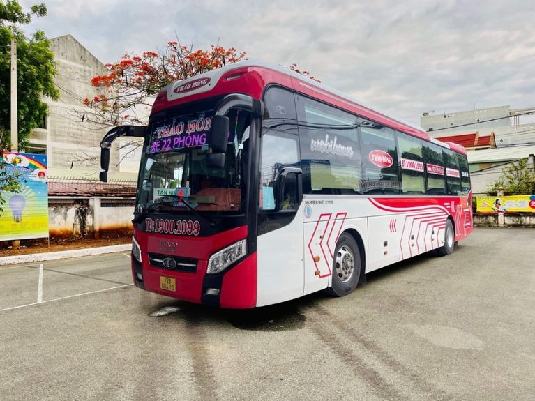 Xe Thảo Hồng Mặt trước xe Bên hông xe Giường nằm 40 chỗ