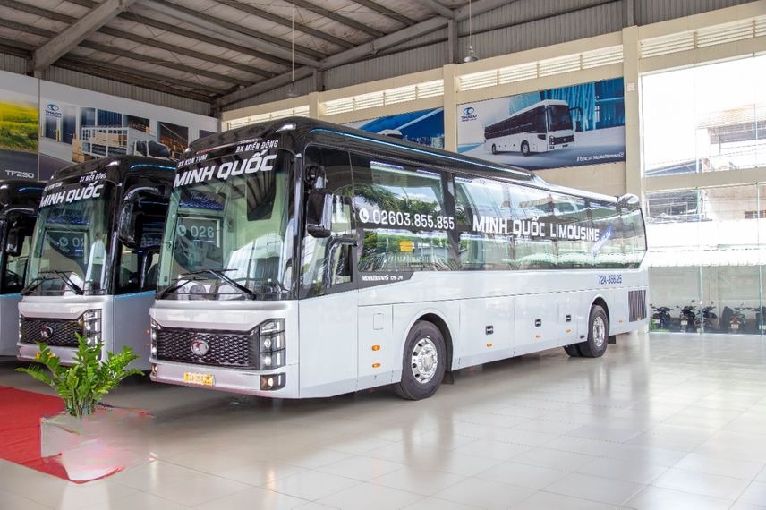 Xe Minh Quốc Mặt trước xe Bên hông xe Limousine 34 Phòng Đơn