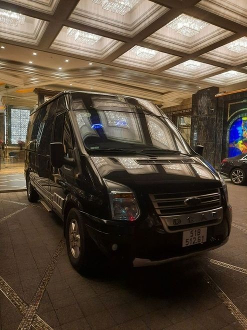 Xe Hoàng Vũ Limousine Mặt trước xe Limousine 9 chỗ