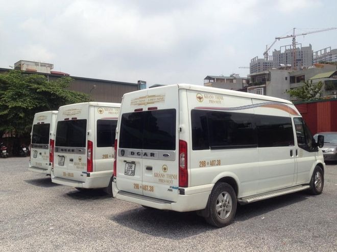 Xe Khánh Thịnh Limousine Mặt sau xe Limousine 9 chỗ VIP