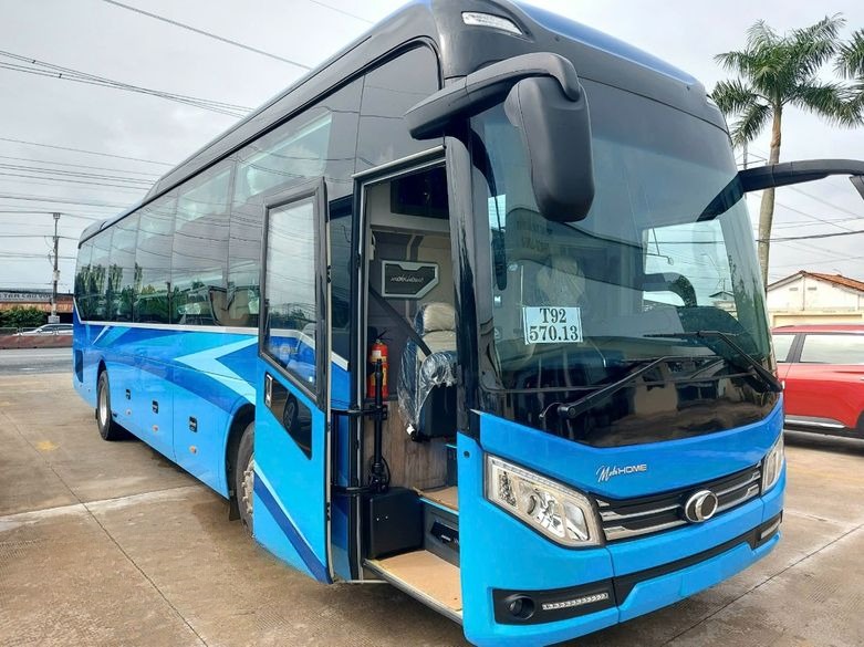 Xe Mười Phương Express Mặt trước xe Bên hông xe Giường nằm 46 chỗ