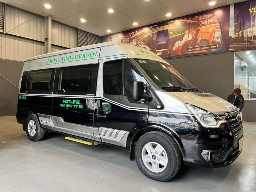 Xe Hồng Vinh Limousine Bên hông xe Limousine 9 chỗ