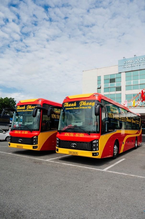 Xe Thanh Phong Mặt trước xe Bên hông xe Limousine 24 phòng