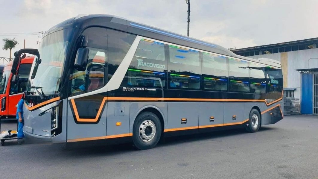 Xe Gia Huệ Mặt trước xe Bên hông xe Limousine 24 Phòng