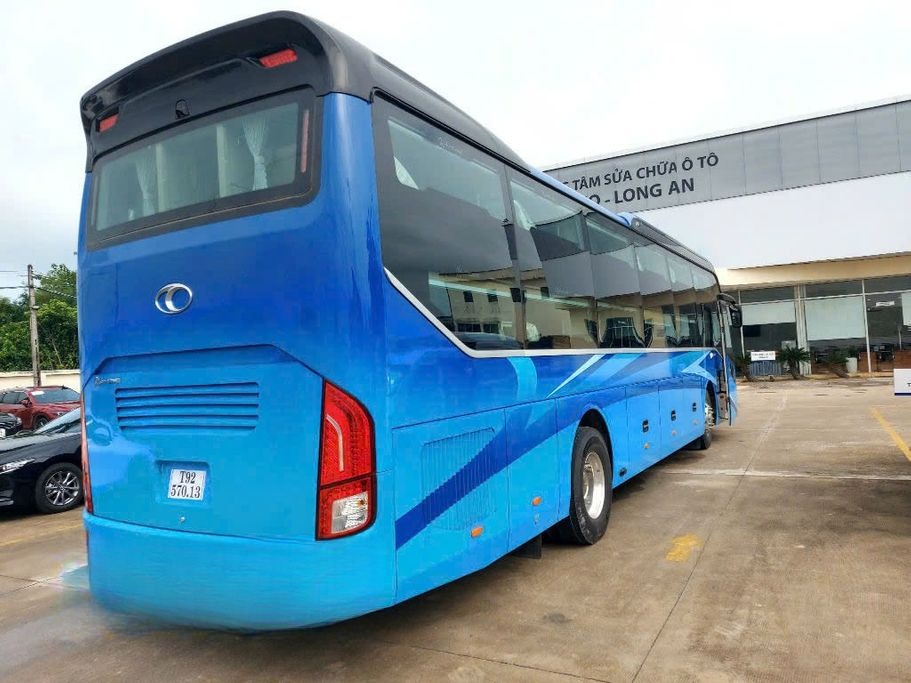 Xe Mười Phương Express Mặt sau xe Bên hông xe Limousine 24 phòng đôi