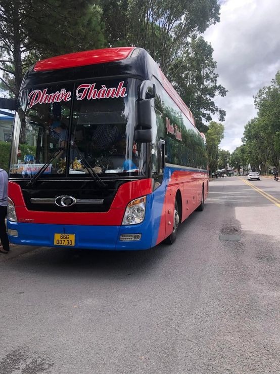 Xe Phước Thành (Đồng Tháp) Mặt trước xe Bên hông xe Giường nằm 40 chỗ