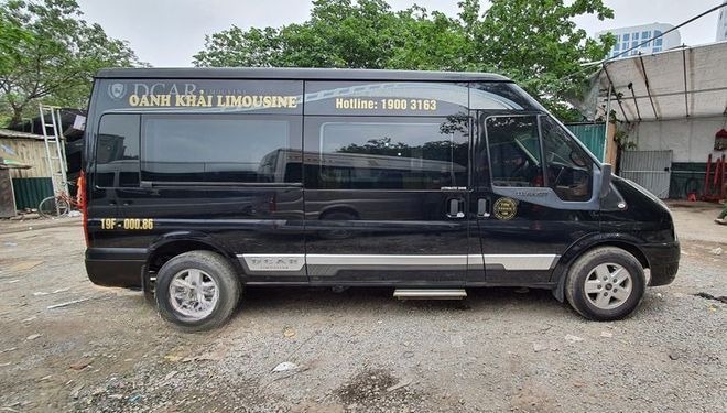 Xe Oanh Khải Limousine Bên hông xe Limousine 9 chỗ