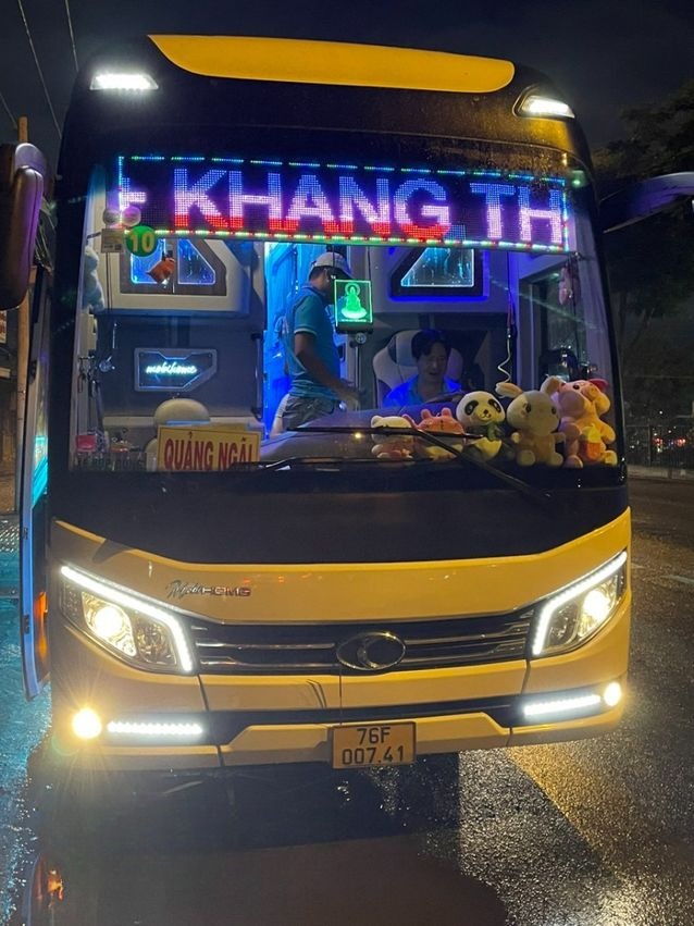Xe Khang Thịnh Mặt trước xe 