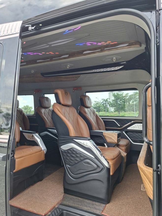 Xe G5Car Nội thất Limousine 12 chỗ