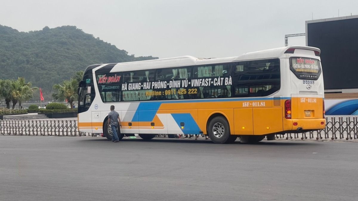 Xe Kết Đoàn Cát Bà Mặt sau xe Giường nằm 40 chỗ