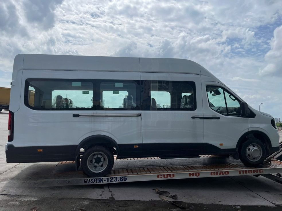 Xe Lovabus Bên hông xe Xe 16 chỗ