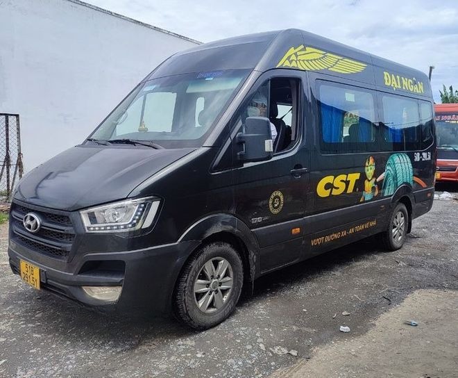 Xe Đại Ngân Mặt trước xe Bên hông xe Ghế ngồi 16 chỗ