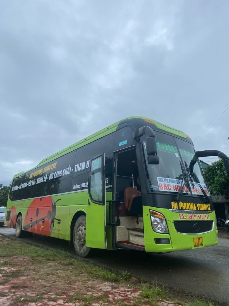 Xe Luxury Van Limousine Mặt trước xe Giường nằm 40 chỗ