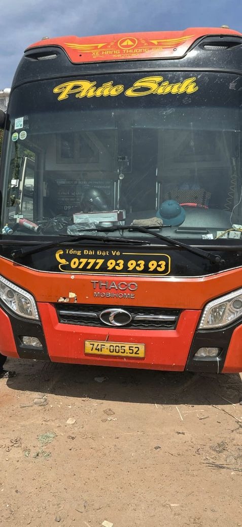 Xe Lovabus Mặt trước xe Limousine 24 phòng