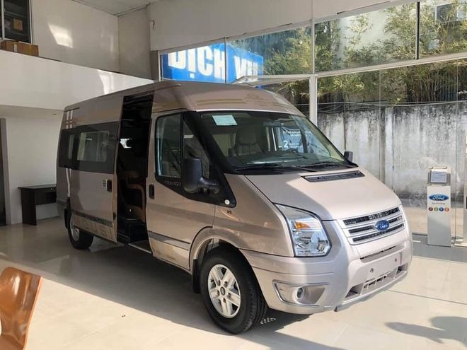 Xe Công Phương VIP Mặt trước xe Limousine 9 chỗ VIP