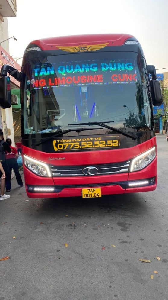 Xe Tân Quang Dũng Express Mặt trước xe 