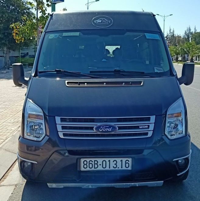 Xe Quốc Hiển Limousine Mặt trước xe Limousine 9 chỗ