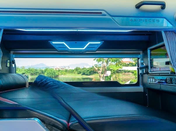 Xe Bảo Ngọc Giường nằm Tiện ích Limousine giường phòng 22 chỗ (WC)