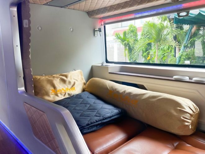Xe Xe Nhà Giường nằm Limousine giường phòng 20 chỗ (WC)