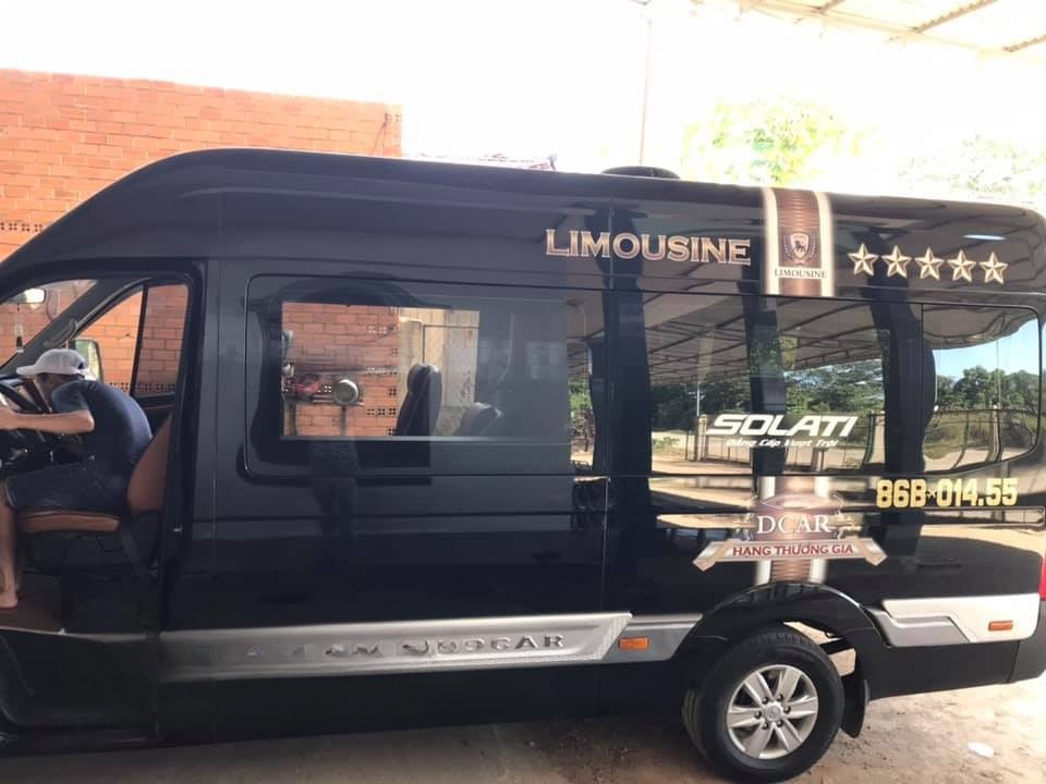Xe Ngọc Châu Bên hông xe Limousine 11 chỗ