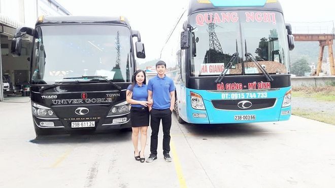 Xe Quang Nghị Mặt trước xe Limousine 16 chỗ VIP