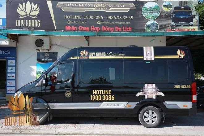 Xe Duy Khang Limousine Bên hông xe Limousine 11 chỗ VIP