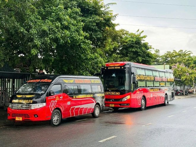 Xe Quang Dũng VIP Limousine Mặt sau xe Bên hông xe 