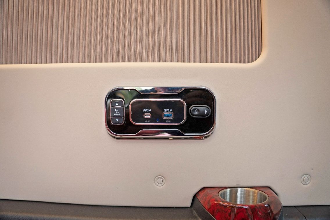 Xe Duy Quang Limousine Tiện ích Limousine 11 chỗ