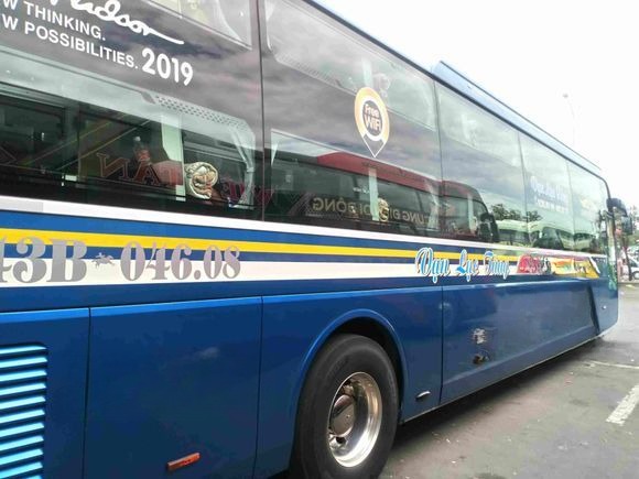 Xe Vạn Lục Tùng Bên hông xe Limousine 34 Giường VIP