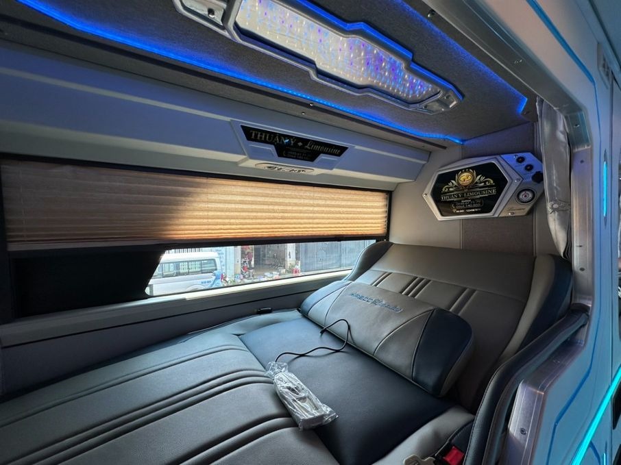 Xe Thuận Ý Tiện ích Nội thất Limousine 24 Phòng