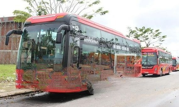 Xe Quốc Đạt Bên hông xe Limousine giường nằm 24 chỗ