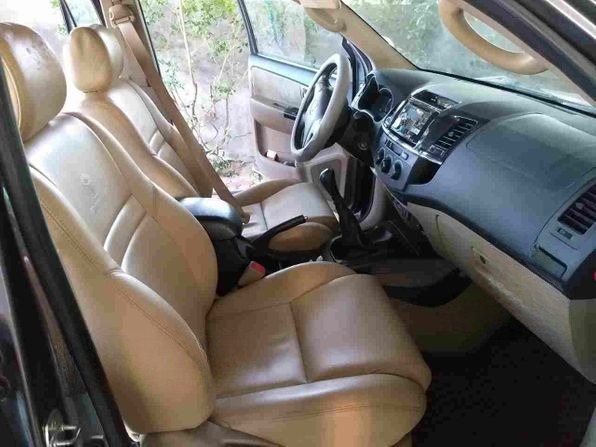 Xe Thủy Hà Linh Nội thất Ghế ngồi Tiện ích Fortuner 7 chỗ
