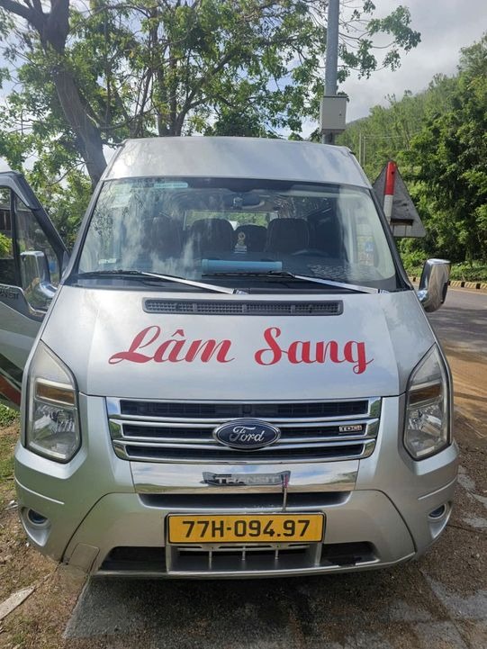 Xe Lâm Sang Mặt trước xe Ghế ngồi 16 chỗ