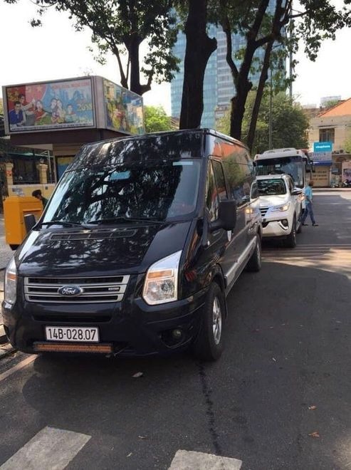 Xe Bình Minh (Băc Giang) Mặt trước xe Limousine 9 chỗ