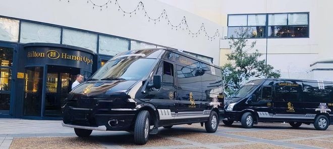 Xe GreenLion Bus Bên hông xe Limousine 9 chỗ VIP