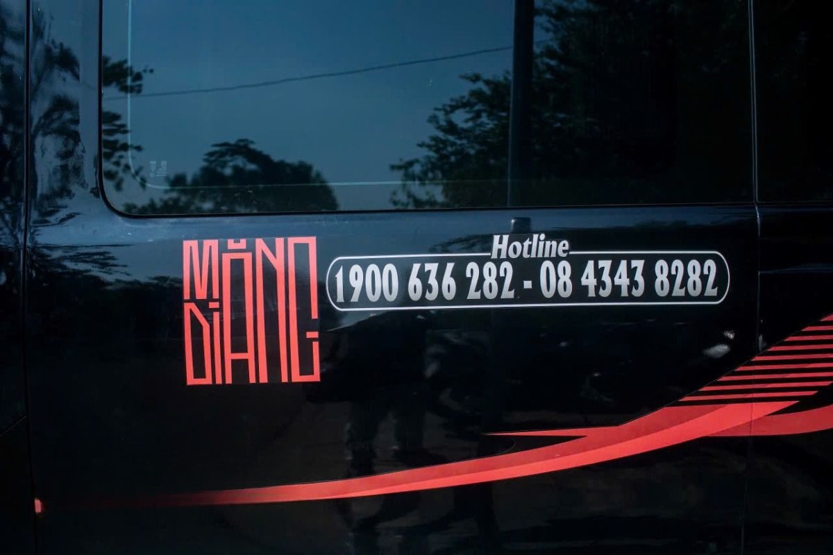 Xe Măng Diang Limousine Bên hông xe Limousine 9 chỗ