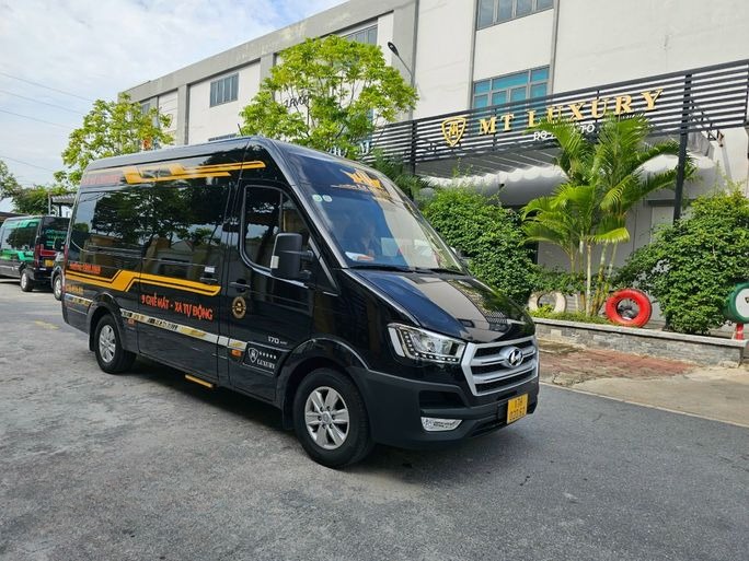 Xe Hà Hải Limousine Mặt trước xe Limousine 11 chô