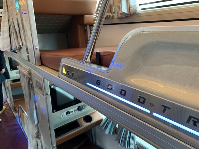 Xe Dương Vũ Tiện ích Limousine giường nằm 34 chỗ