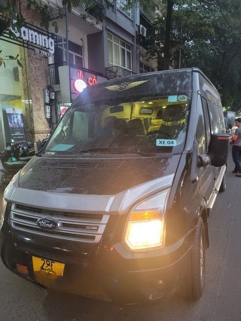 Xe Sapa Dragon Express Bên hông xe Limousine 9 chỗ