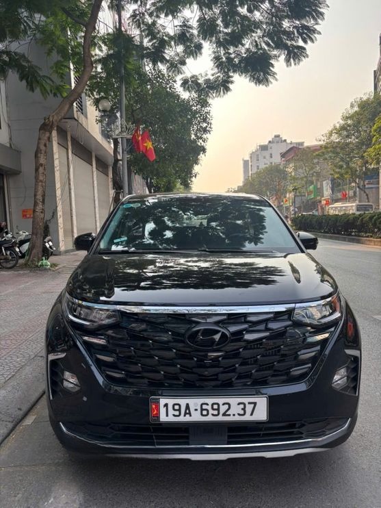 Xe Vũ Hằng Vip Sedan Mặt trước xe Xe KIA 7 chỗ