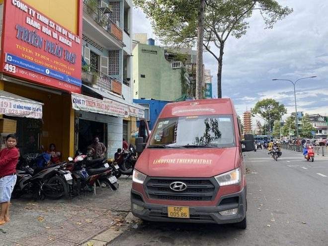 Xe Lovabus Mặt trước xe Limousine 9 chỗ