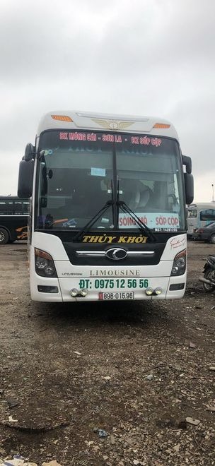 Xe Thủy Khởi Mặt trước xe Limousine 38 chỗ VIP