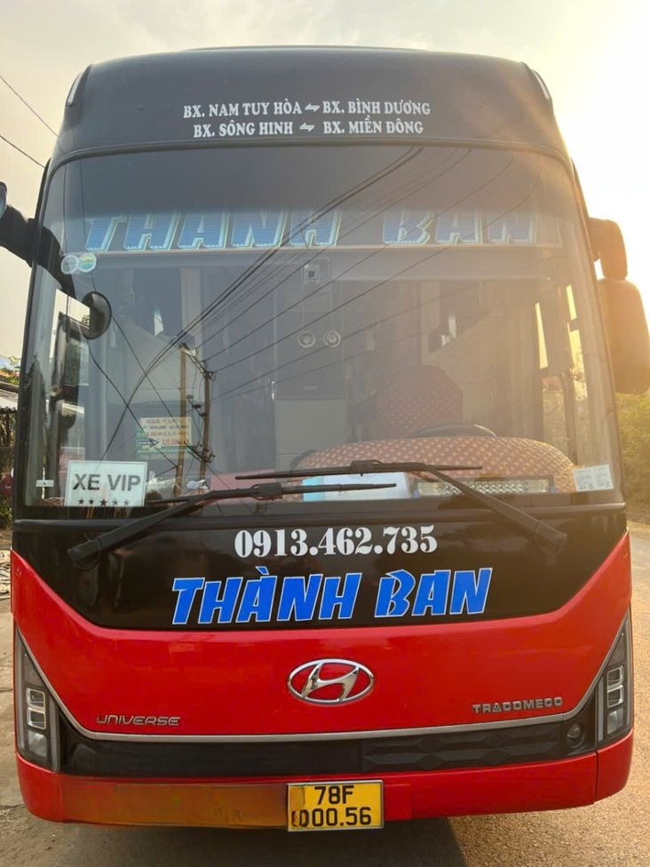 Xe Thành Ban Mặt trước xe Limousine giường nằm 32 chỗ