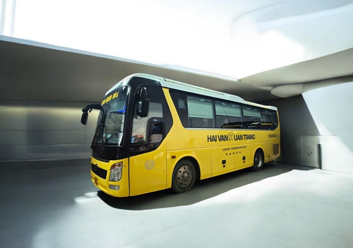 Xe Hải Vân Xuân Tráng Bên hông xe Mặt sau xe Limousine 18 chỗ