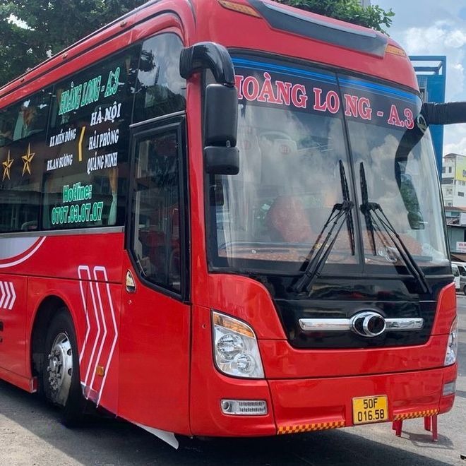 Xe Hoàng Long (Đỏ) Mặt trước xe Bên hông xe Giường nằm 42 chỗ