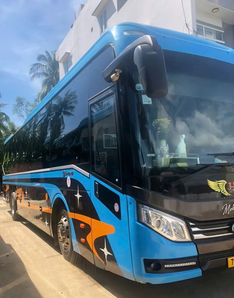 Xe Hưng Thủy (Bình Định) Bên hông xe Limousine giường phòng 24 chỗ