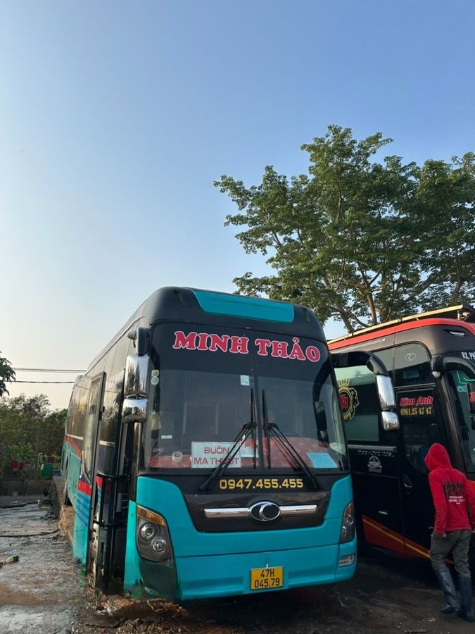 Xe Cao Nguyên (Buôn Ma Thuột) Mặt trước xe Bên hông xe 