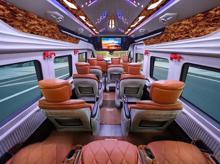 Xe Bus Limousine Hà Giang Ghế ngồi Tiện ích Nội thất Limousine 9 chỗ