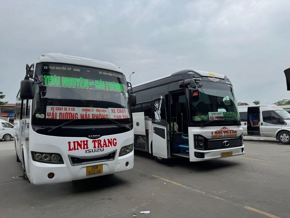 Xe Linh Trang Mặt trước xe Ghế ngồi 29 chỗ